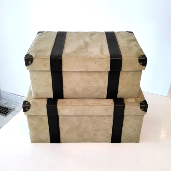 Suede storage boxes with faux leather strapping - Picture 4 of 9
